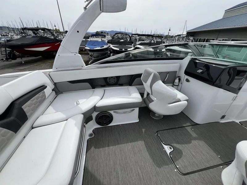 Slide: The Image of Four Winns HD5OB 2022 - 7