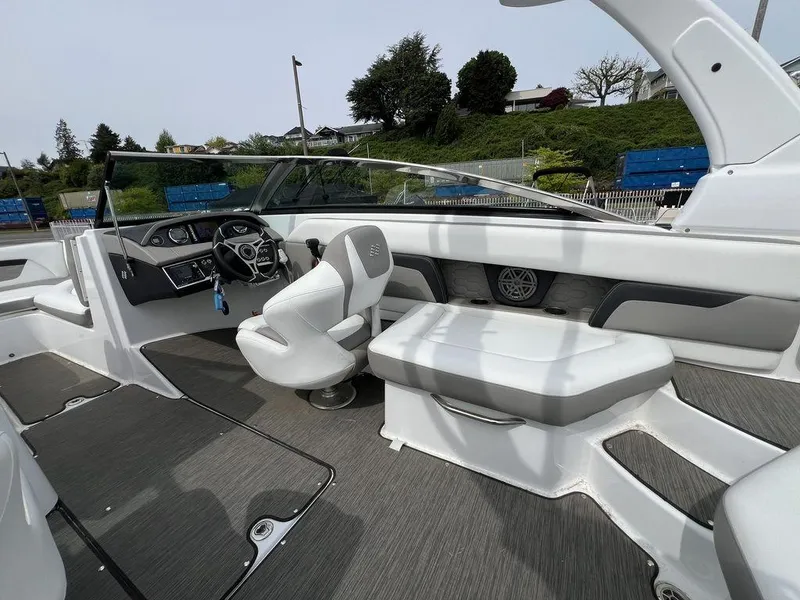 Slide: The Image of Four Winns HD5OB 2022 - 8