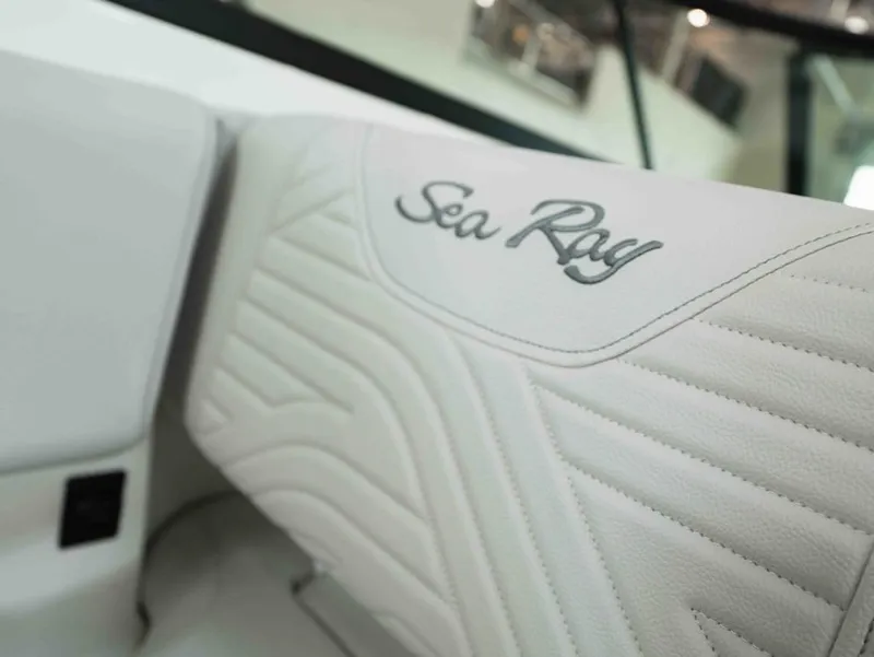 Slide: The Image of Sea Ray SDS 250 SURF 2025 - 11
