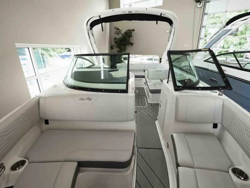 Slide: The Image of Sea Ray SDS 250 SURF 2025 - 13