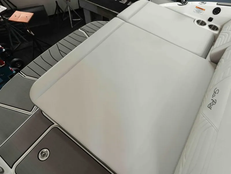 Slide: The Image of Sea Ray SDS 250 SURF 2025 - 19