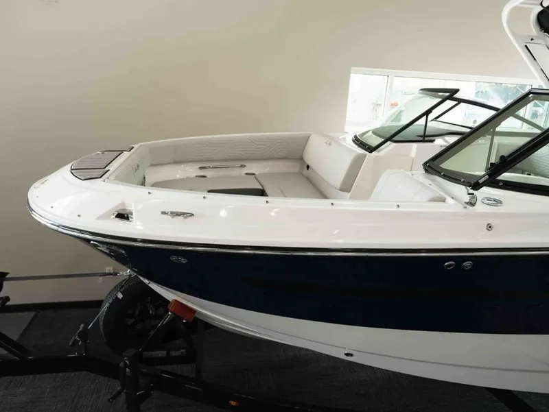 Slide: The Image of Sea Ray SDS 250 SURF 2025 - 3