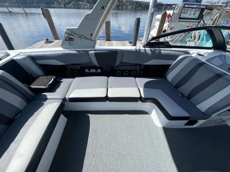 Slide: The Image of Malibu Wakesetter 22 LSV 2023 - 10