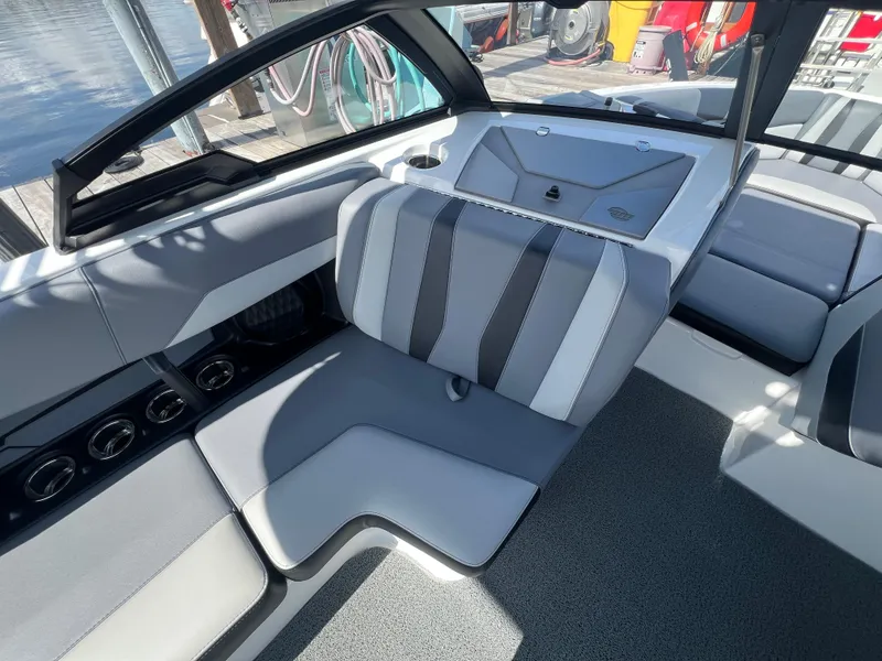 Slide: The Image of Malibu Wakesetter 22 LSV 2023 - 14