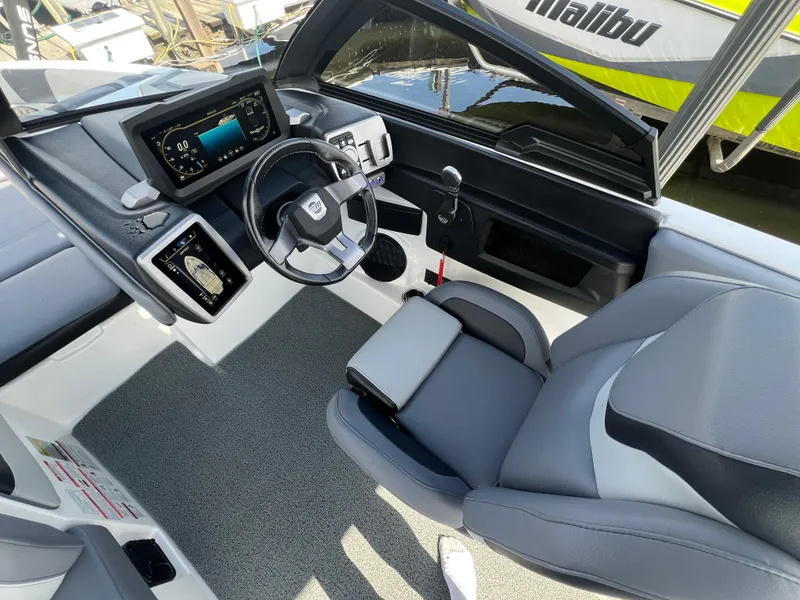 Slide: The Image of Malibu Wakesetter 22 LSV 2023 - 15