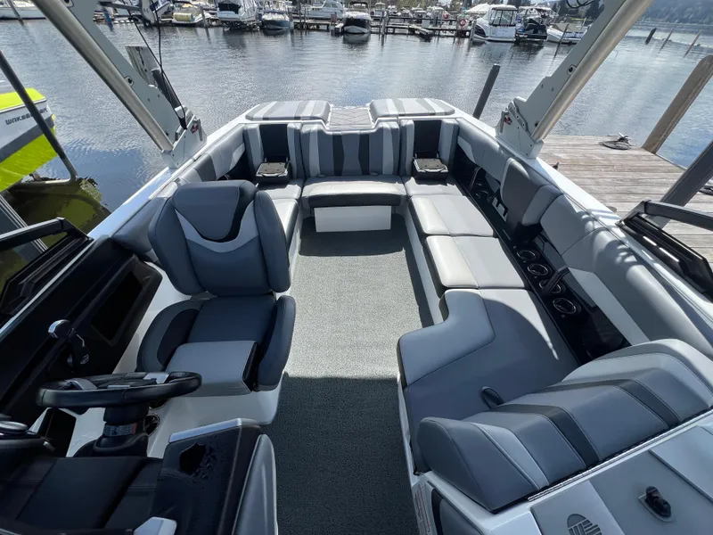 Slide: The Image of Malibu Wakesetter 22 LSV 2023 - 17