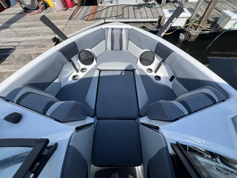 Slide: The Image of Malibu Wakesetter 22 LSV 2023 - 18