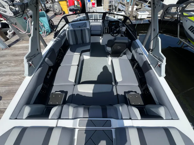 Slide: The Image of Malibu Wakesetter 22 LSV 2023 - 9