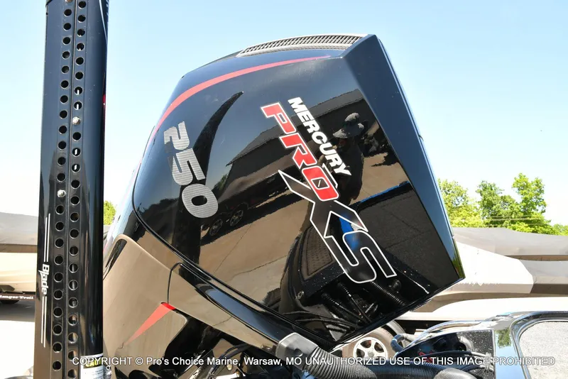 Slide: The Image of 2024 Nitro Z21 XL Pro Pack with Mercury Pro XS 250 engine. - 19