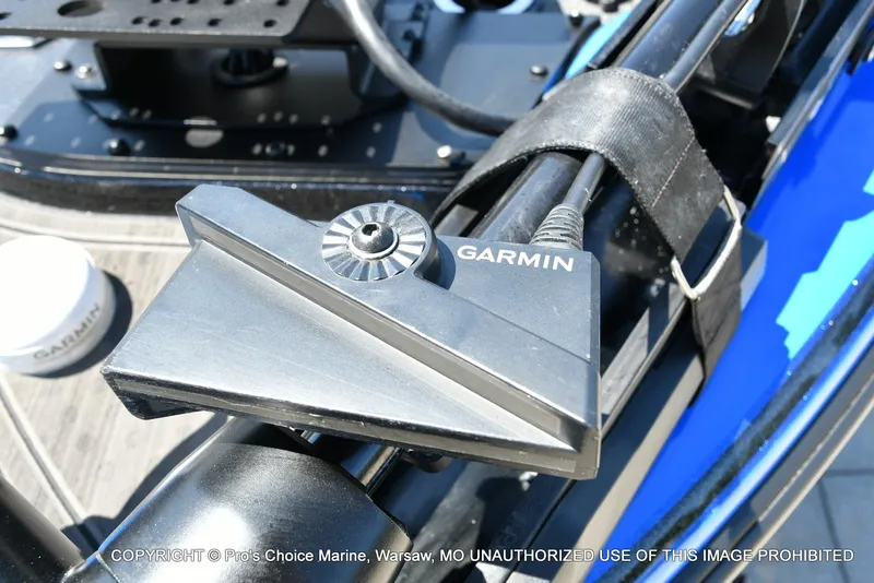 Slide: The Image of Garmin device on 2024 Nitro Z21 XL Pro Pack boat, close-up view. - 27