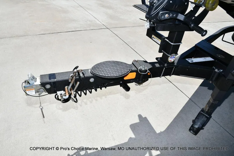 Slide: The Image of Trailer hitch of 2024 Nitro Z21 XL Pro Pack on concrete surface. - 29