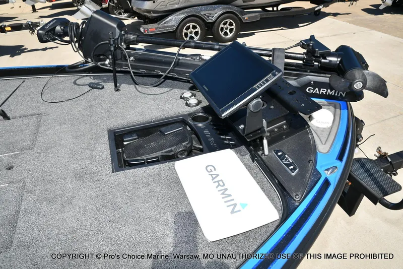 Slide: The Image of 2024 Nitro Z21 XL Pro Pack boat with Garmin electronics and trolling motor. - 33