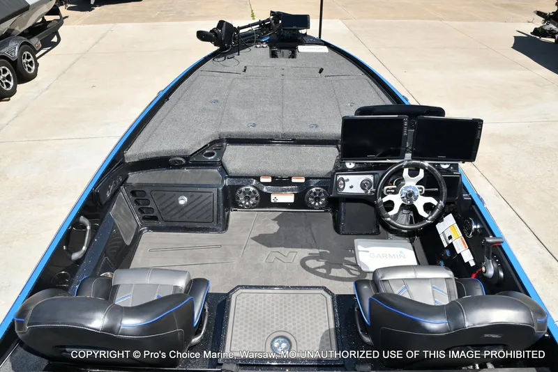 Slide: The Image of 2024 Nitro Z21 XL Pro Pack boat interior with dual Garmin displays and steering wheel. - 39