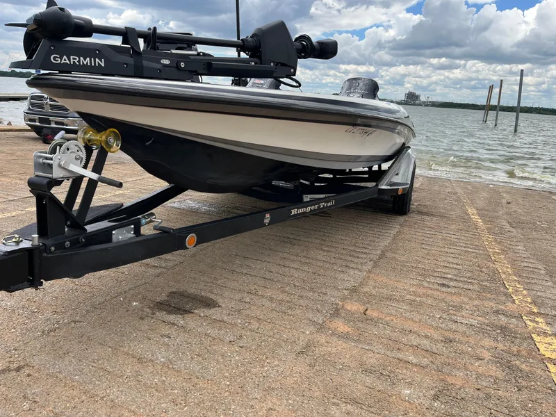 Slide: The Image of 2007 Ranger COMANCHE SERIES Z22 NASCAR boat on trailer by lake, featuring Garmin equipment. - 10