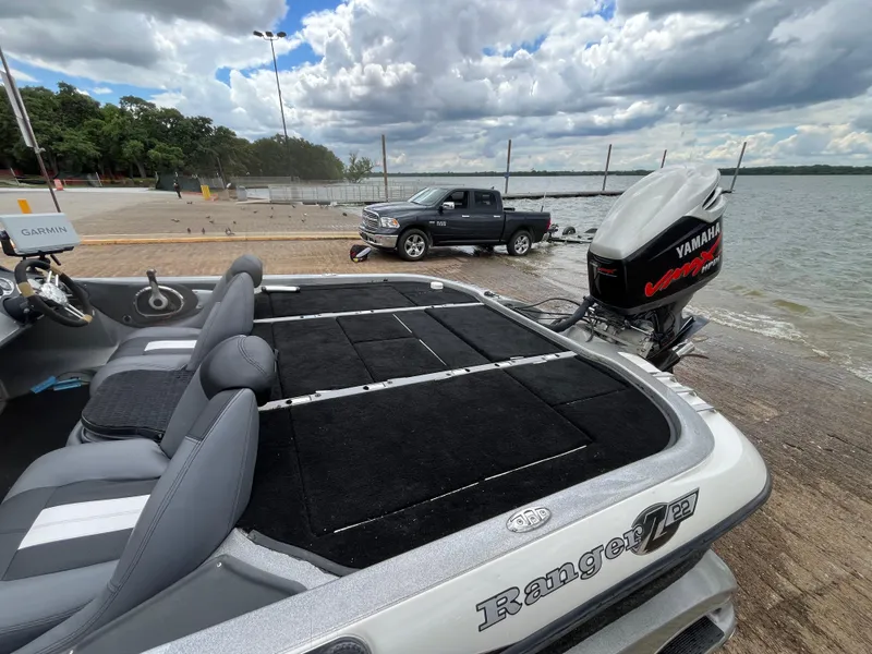 Slide: The Image of Ranger COMANCHE SERIES Z22 NASCAR boat with Yamaha motor at lakeside, 2007 model. - 25