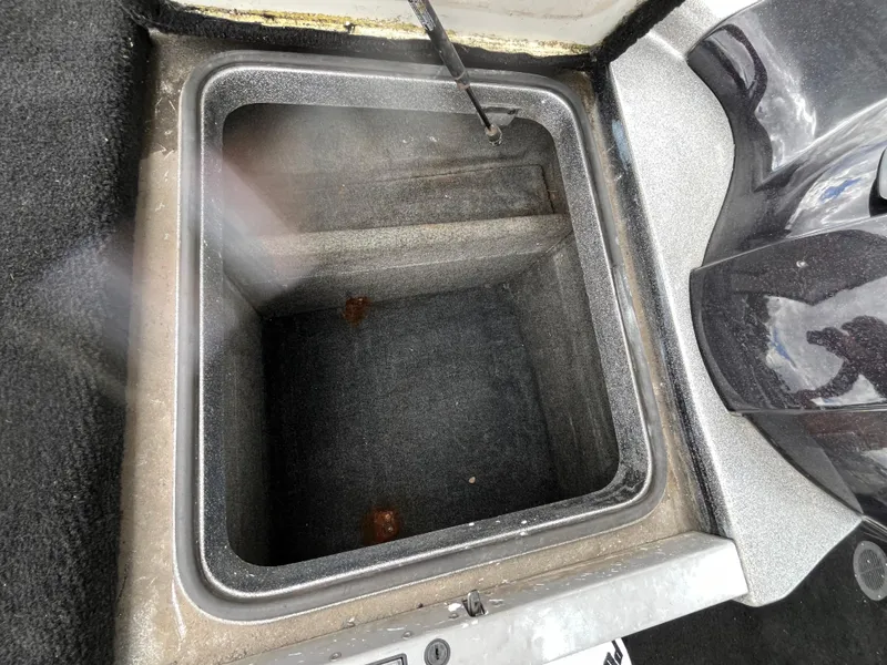 Slide: The Image of Empty storage compartment in 2007 Ranger COMANCHE SERIES Z22 NASCAR boat. - 34