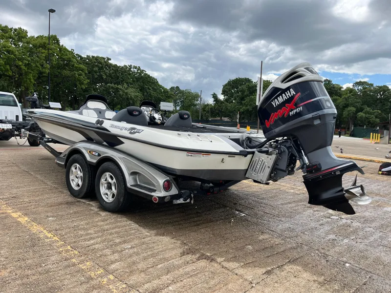 Slide: The Image of 2007 Ranger COMANCHE SERIES Z22 NASCAR boat with Yamaha engine on trailer. - 4