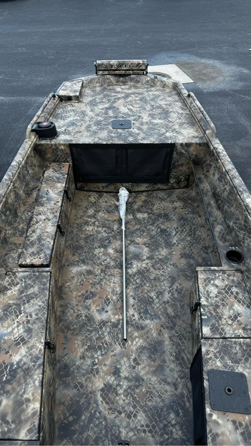 Slide: The Image of Excel 1651 Viper F4 2025 - 3