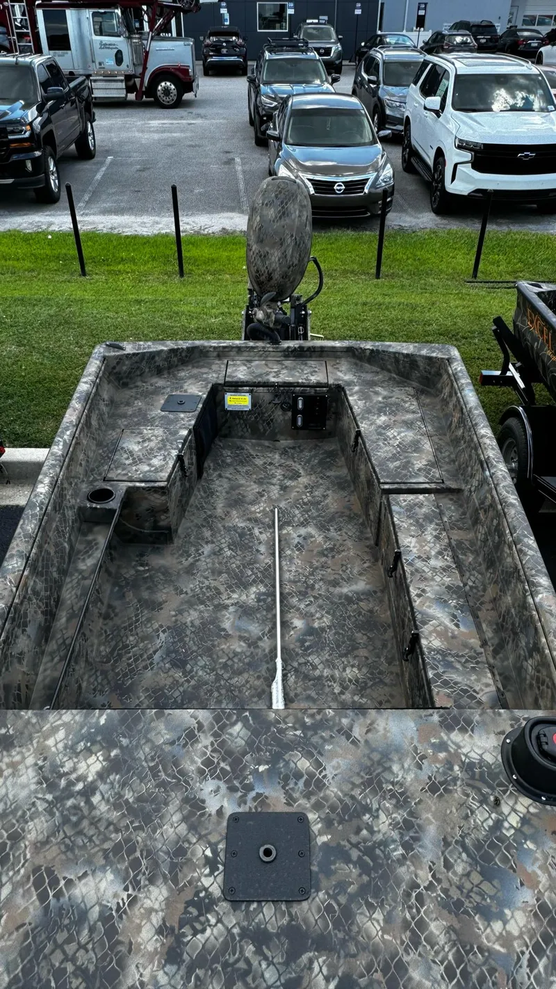 Slide: The Image of Excel 1651 Viper F4 2025 - 4