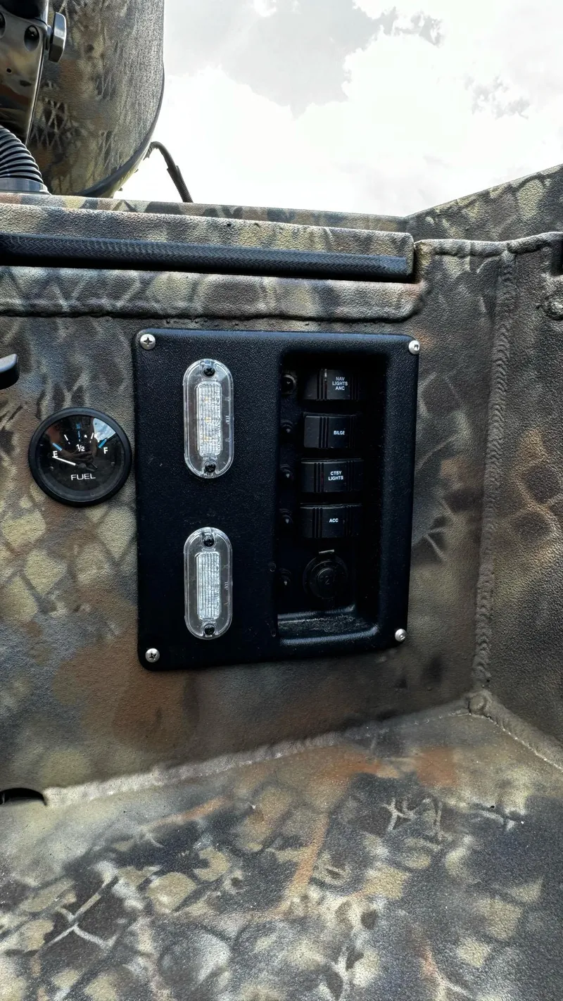 Slide: The Image of Excel 1651 Viper F4 2025 - 5