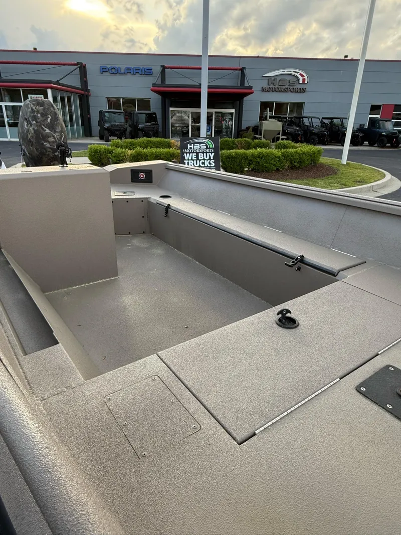 Slide: The Image of Excel 1751 SIDE CONSOLE RIVER WARRIOR 2025 - 18