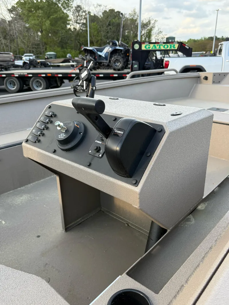 Slide: The Image of Excel 1751 SIDE CONSOLE RIVER WARRIOR 2025 - 19