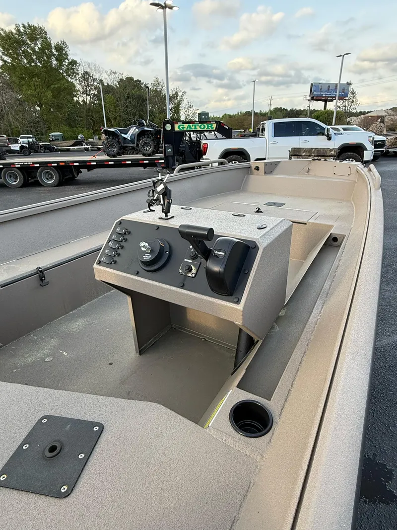 Slide: The Image of Excel 1751 SIDE CONSOLE RIVER WARRIOR 2025 - 21