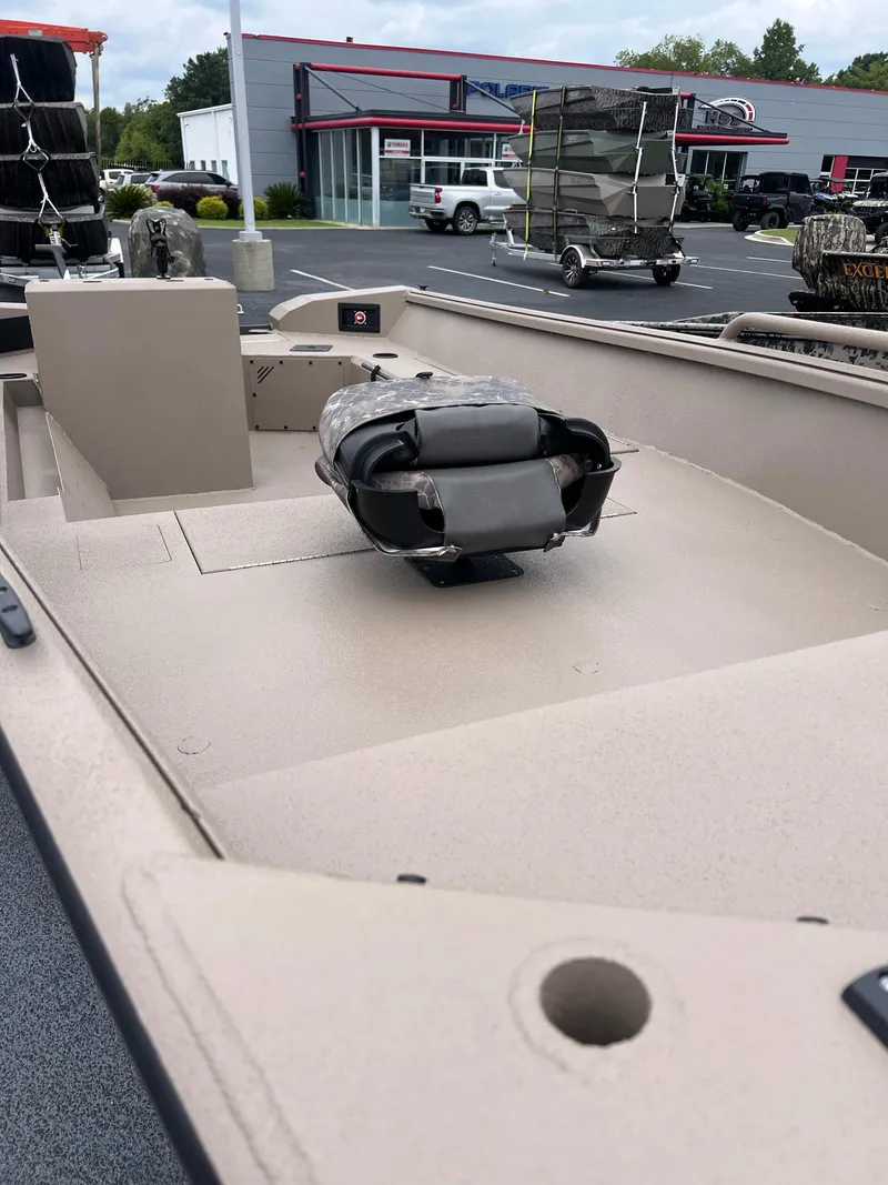 Slide: The Image of Excel 1751 SIDE CONSOLE RIVER WARRIOR 2025 - 3