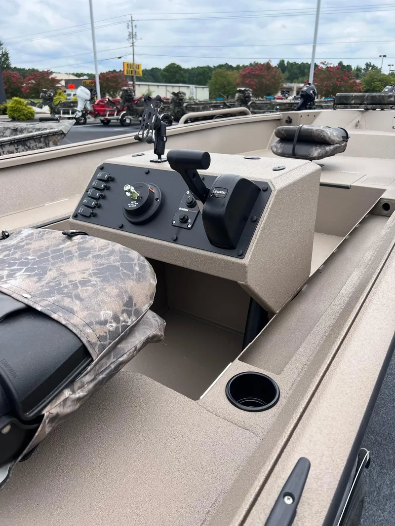 Slide: The Image of Excel 1751 SIDE CONSOLE RIVER WARRIOR 2025 - 6