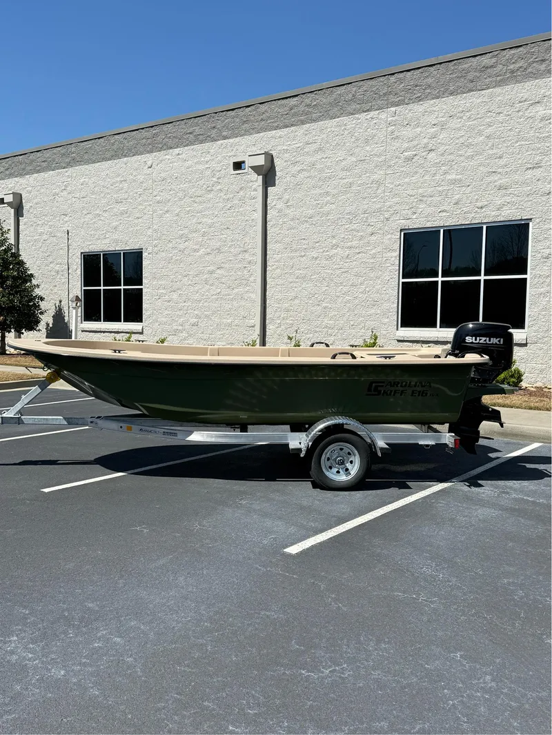 The Image of Carolina E16 JVX TH 2025 - 1