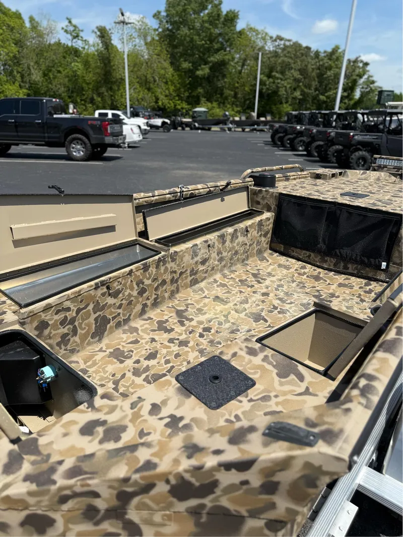 Slide: The Image of Excel 1651 Viper F4 2025 - 14