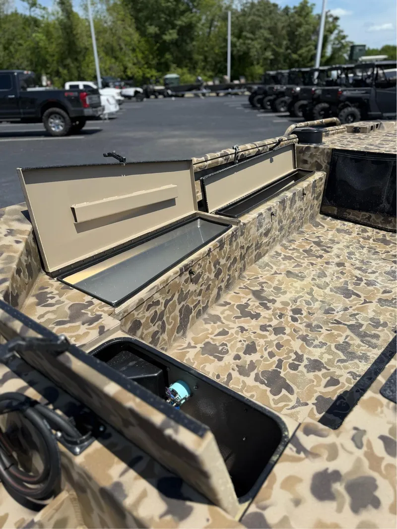 Slide: The Image of Excel 1651 Viper F4 2025 - 15