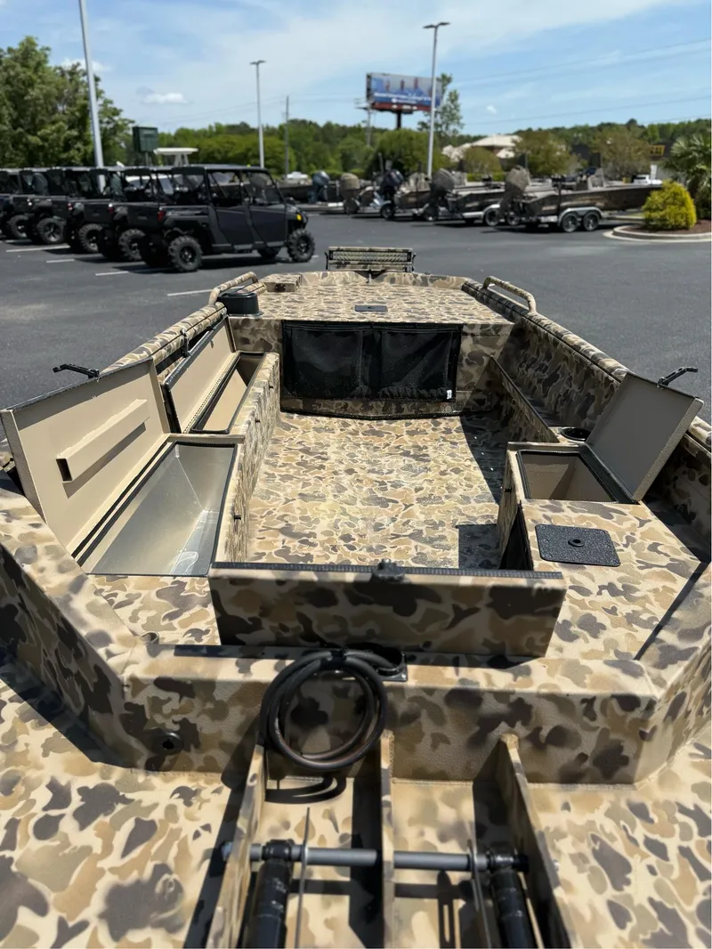 Slide: The Image of Excel 1651 Viper F4 2025 - 16