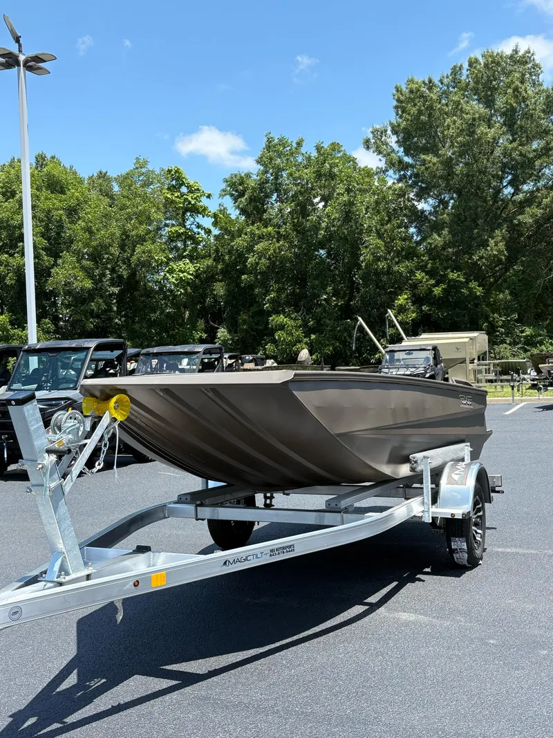 Slide: The Image of Edge Boats 653 DB 2025 - 2