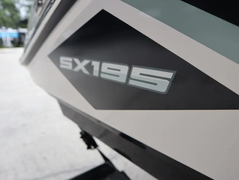 Slide: The Image of 2019 Yamaha Boats SX195 logo on boat exterior. - 14