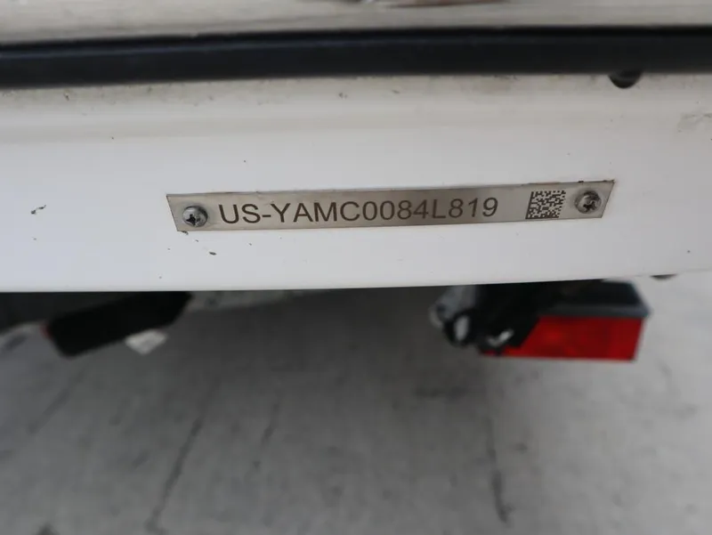 Slide: The Image of 2019 Yamaha Boats SX195 hull identification number plate. - 15
