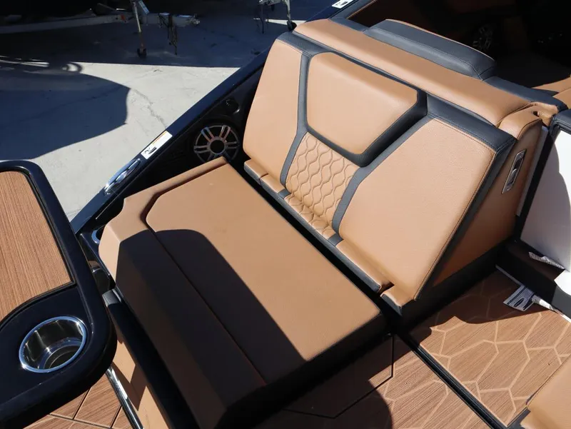 Slide: The Image of Yamaha 255 XD 2025 - 10