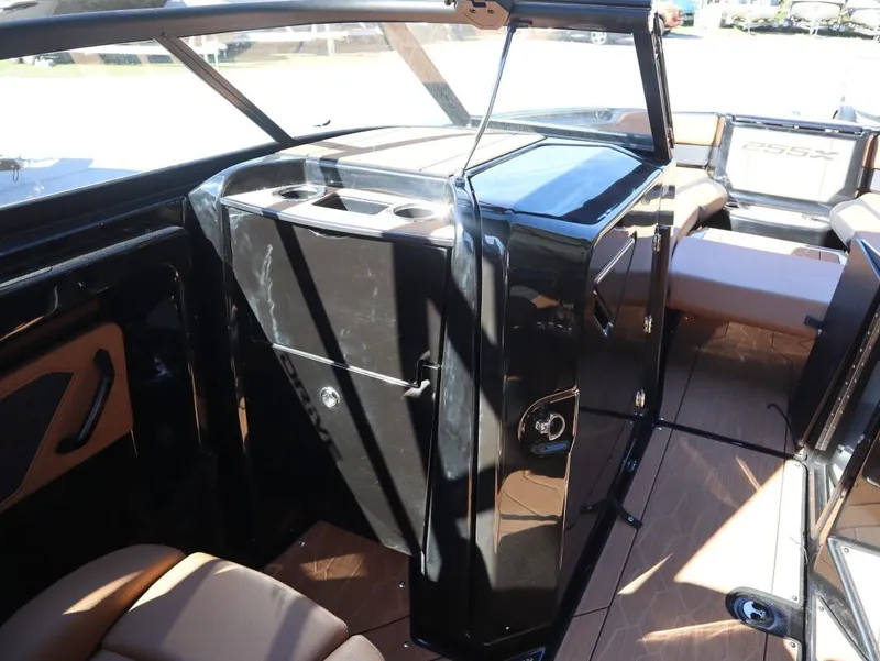 Slide: The Image of Yamaha 255 XD 2025 - 11