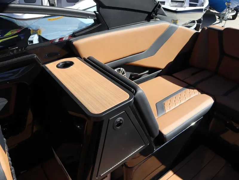 Slide: The Image of Yamaha 255 XD 2025 - 13