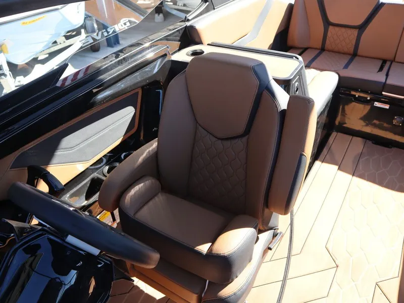 Slide: The Image of Yamaha 255 XD 2025 - 24