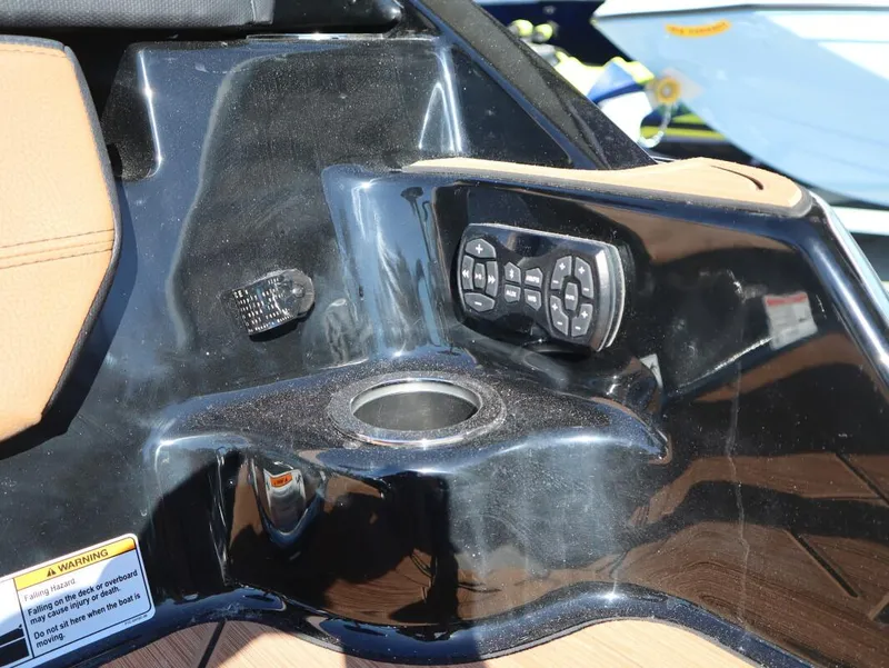 Slide: The Image of Yamaha 255 XD 2025 - 7