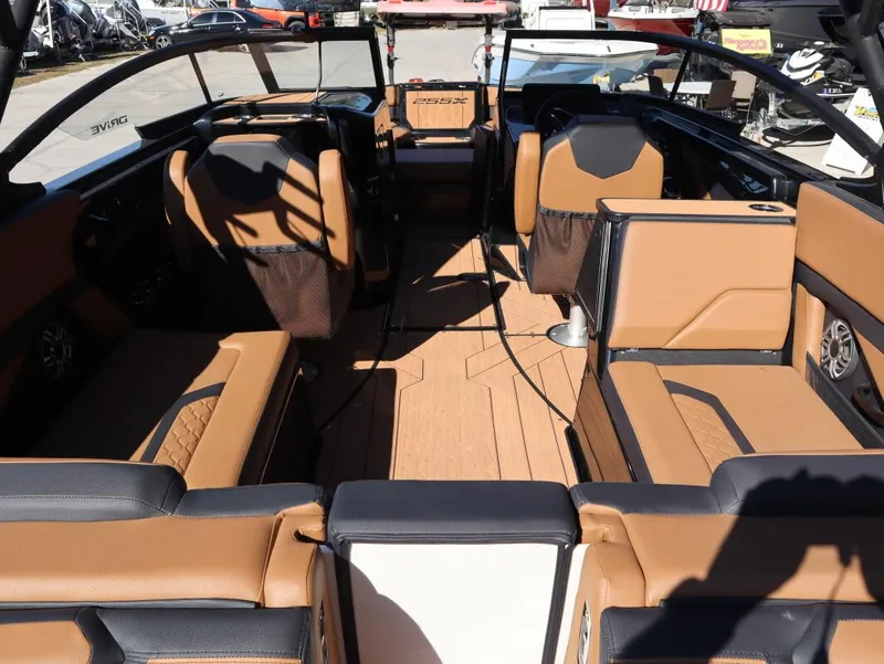 Slide: The Image of Yamaha 255 XD 2025 - 9