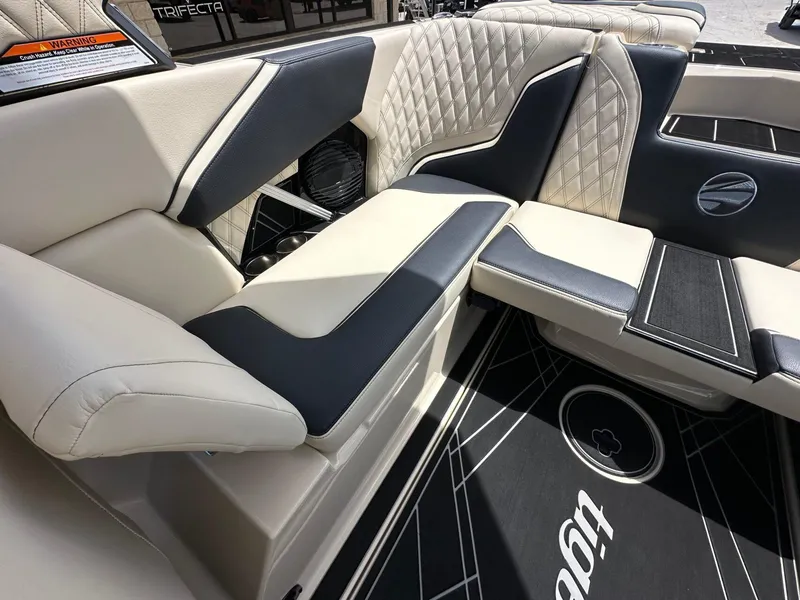 Slide: The Image of Tigé 22RZX 2025 - 11