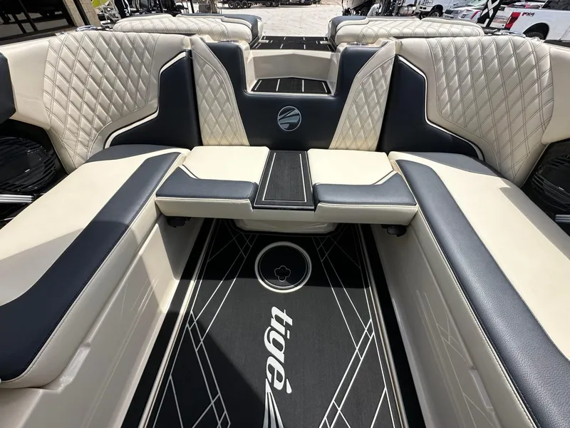 Slide: The Image of Tigé 22RZX 2025 - 12