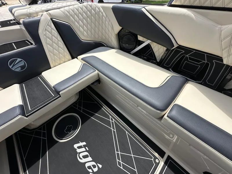 Slide: The Image of Tigé 22RZX 2025 - 13