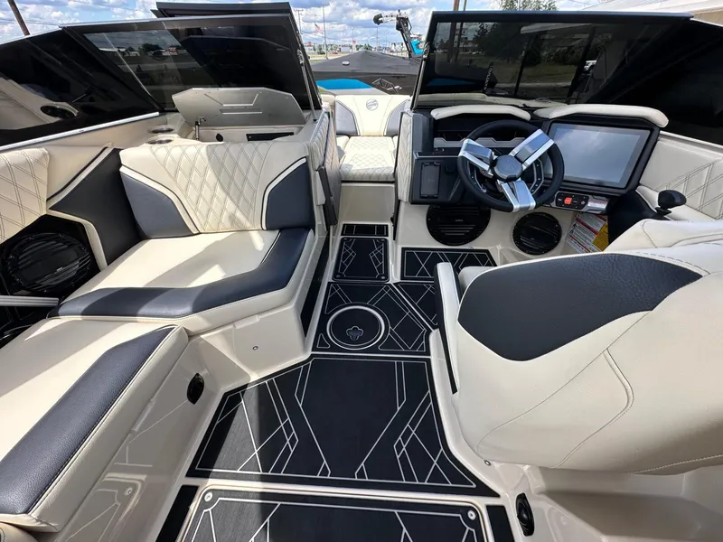 Slide: The Image of Tigé 22RZX 2025 - 15