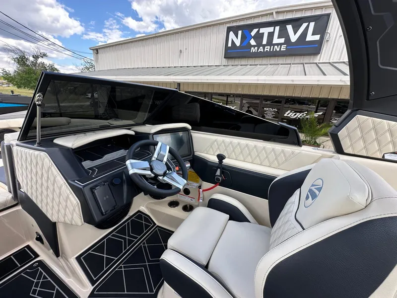 Slide: The Image of Tigé 22RZX 2025 - 16