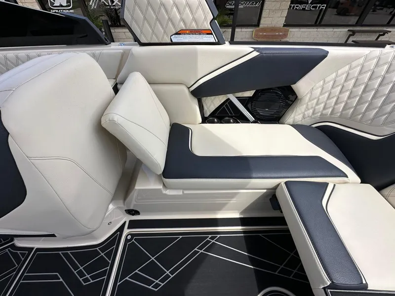 Slide: The Image of Tigé 22RZX 2025 - 17