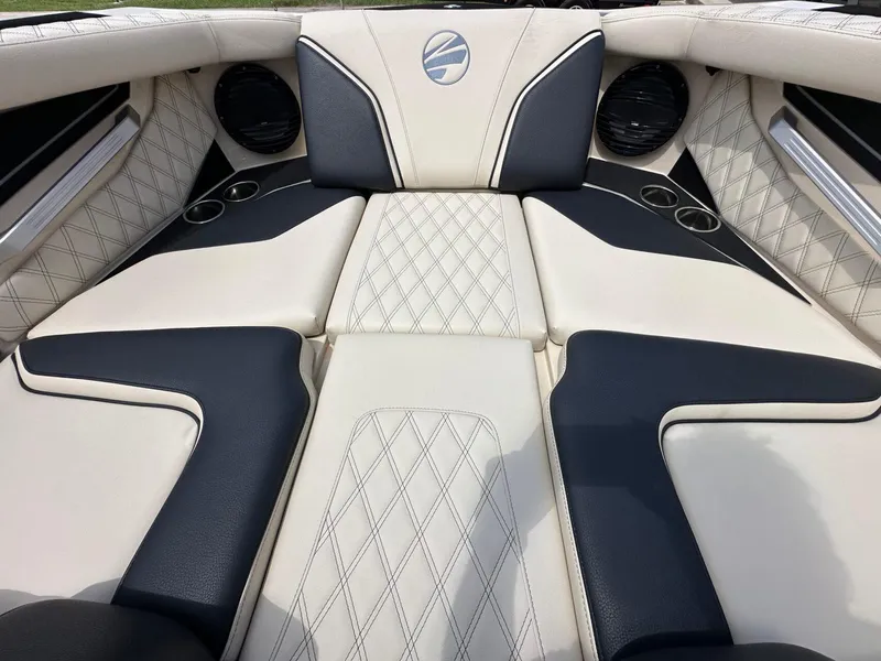 Slide: The Image of Tigé 22RZX 2025 - 19