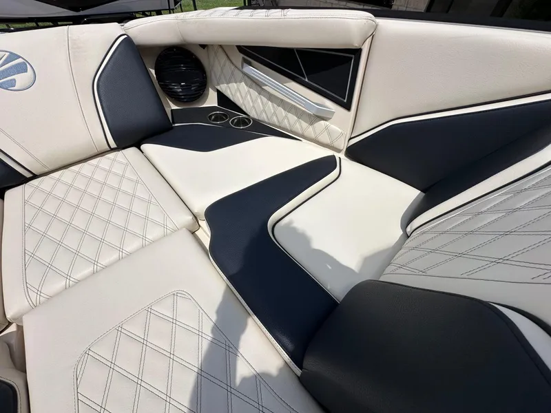 Slide: The Image of Tigé 22RZX 2025 - 20